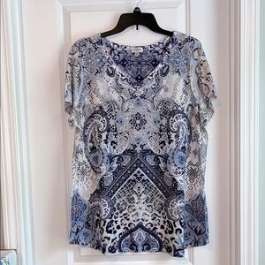 ⚡️ 3 for $30 ⚡️ Avenue Short Sleeve Geometric and Paisley Print Top